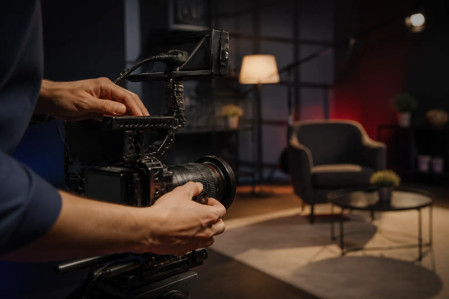 Réglage d’une caméra avant un tournage en studio